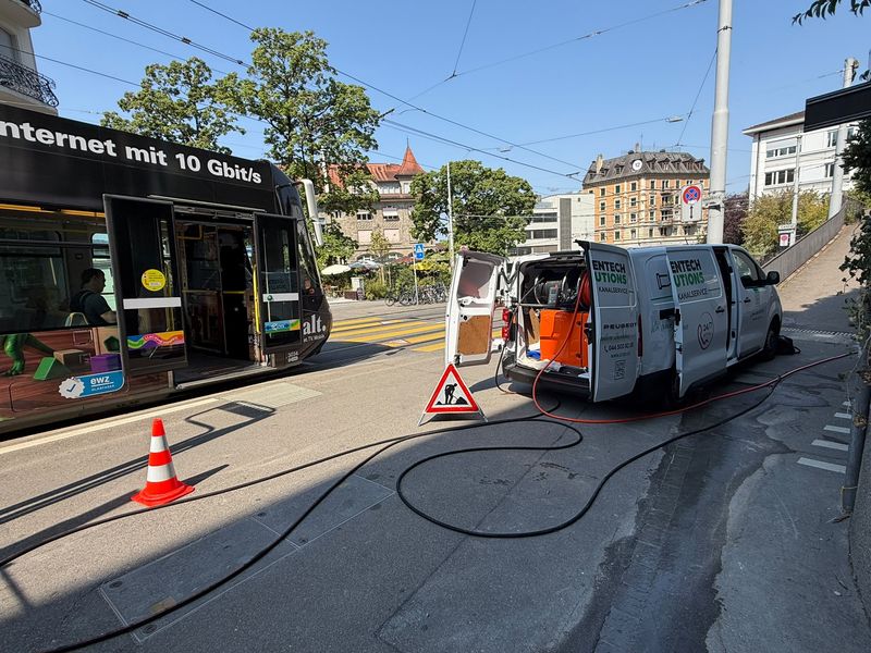 Greentech Einsatzfahrzeug und Ausrüstung am Arbeitsort